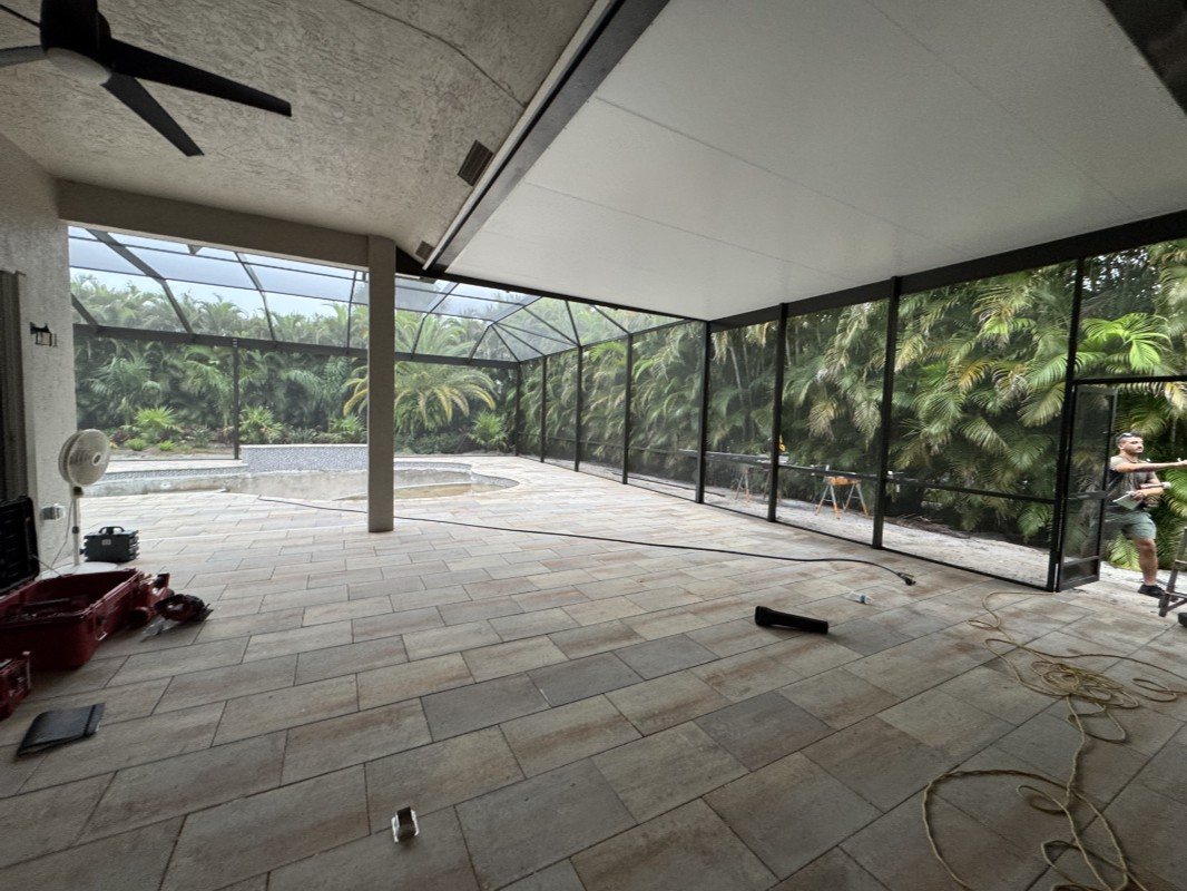 Spacious Screened Lanai